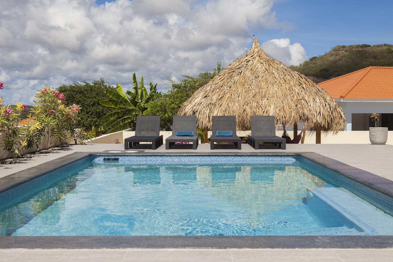 moderne Ferienvilla mit Pool auf Curacao 