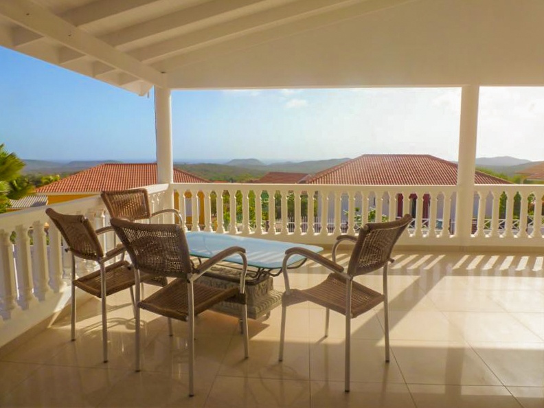 Herrliche Aussicht mit Meerblick von der Terasse der Buena Vista auf Curacao