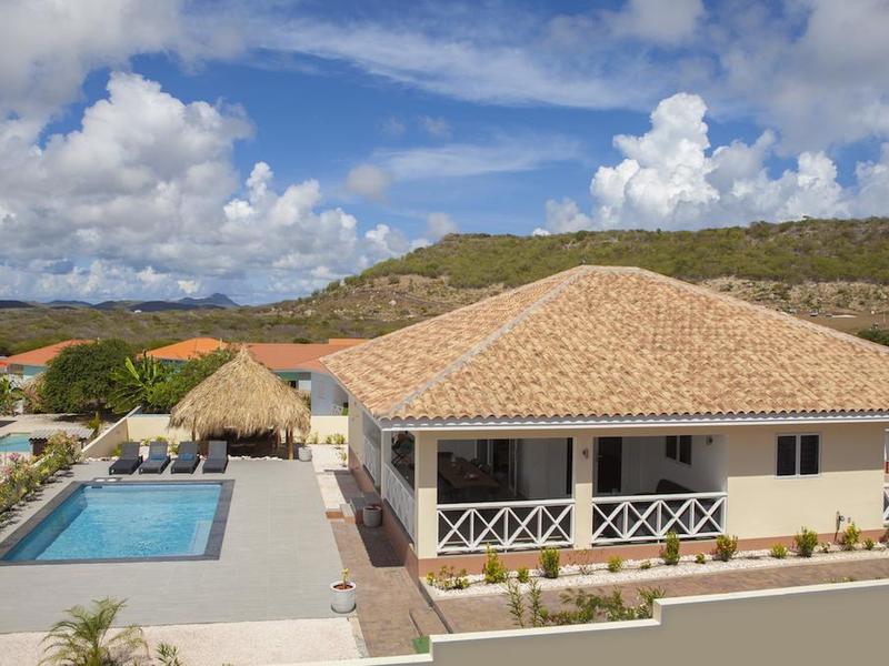 moderne Ferienvilla mit Pool auf Curacao, Villapark Fontein
