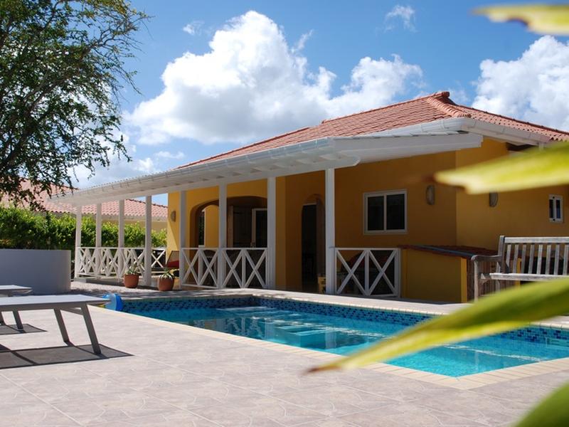 Schicke Villa auf Curacao mit Pool und gigantischem Meerblick