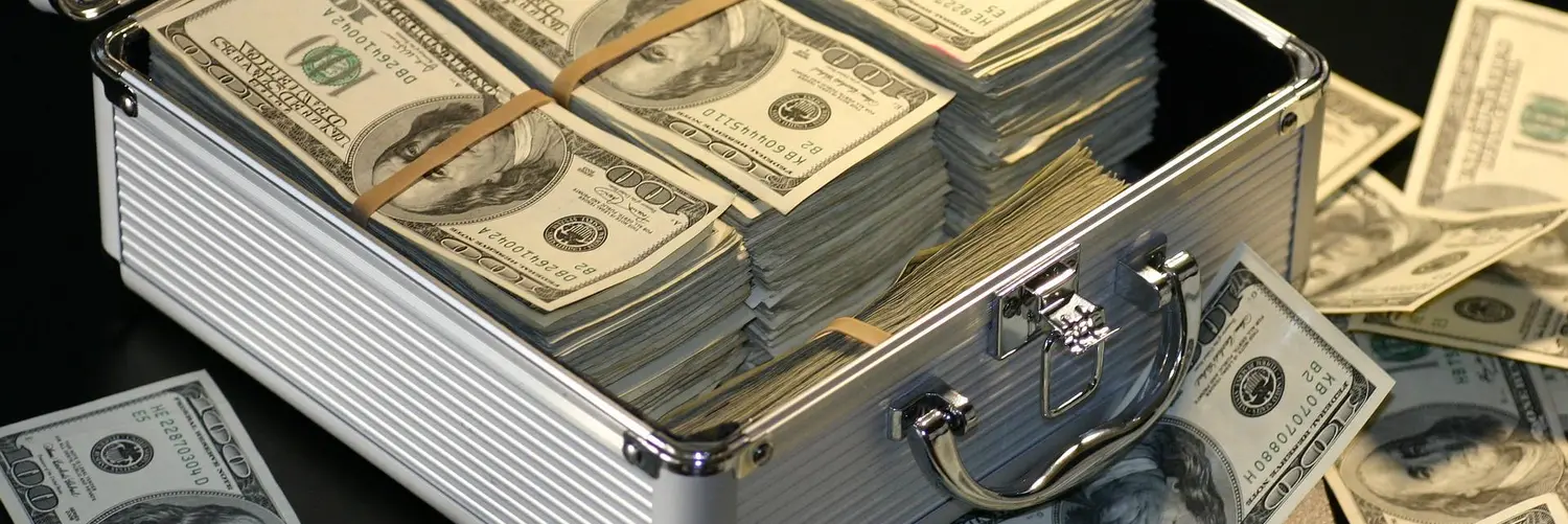 Koffer mit US Dollars - bei der Reise nach Curacao in antillen gulden umtauschen